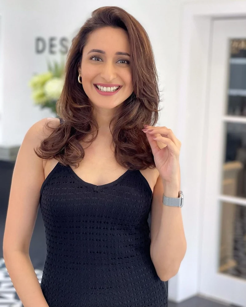 pragya jaiswal black dress slim sexy body pragya jaiswal black dress slim sexy body