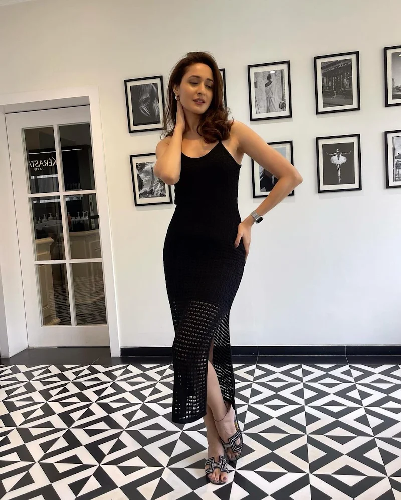 pragya jaiswal black dress slim sexy body pragya jaiswal black dress slim sexy body
