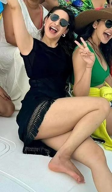 pragya jaiswal sexy legs short black outfit pragya jaiswal sexy legs short black outfit