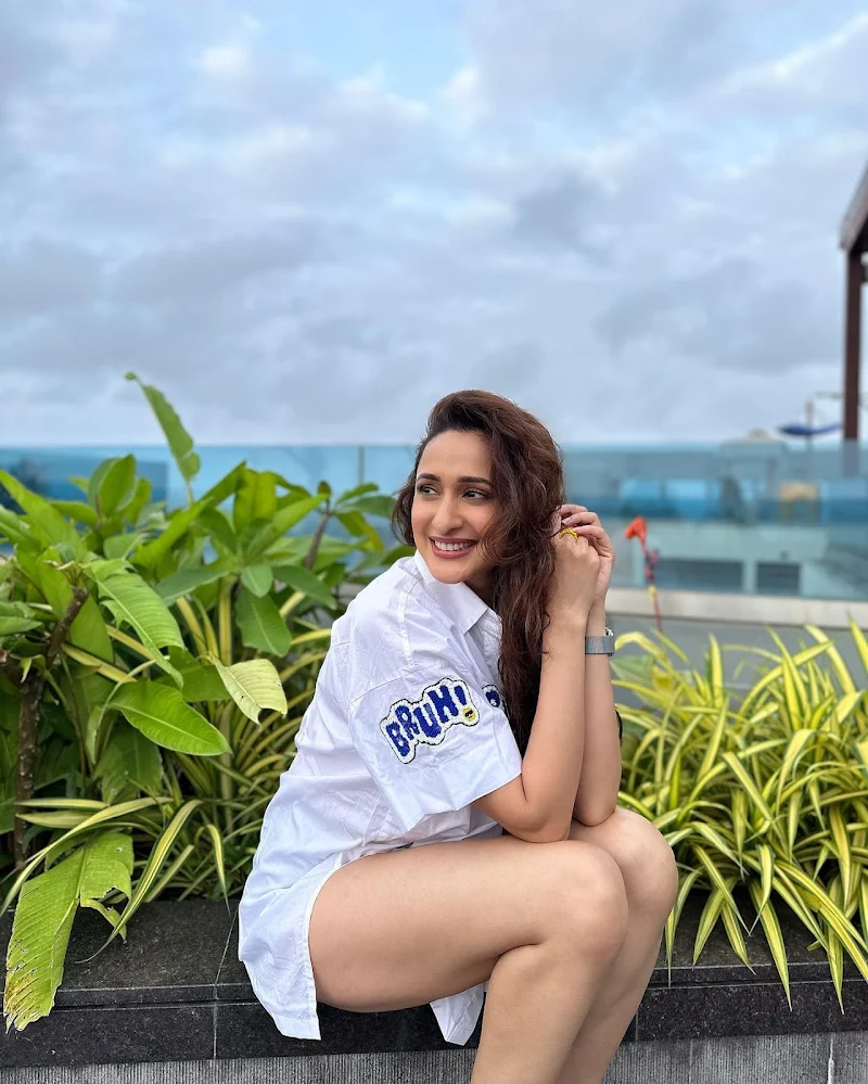 pragya jaiswal sexy legs thighs white shirt