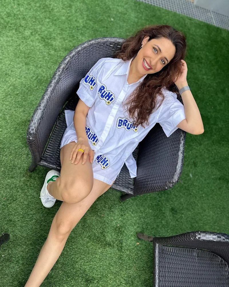 pragya jaiswal sexy legs thighs white shirt