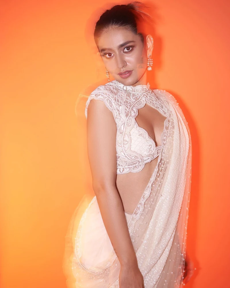 priya prakash varrier white saree cleavage bro yaarian actress priya prakash varrier white saree cleavage bro yaarian actress