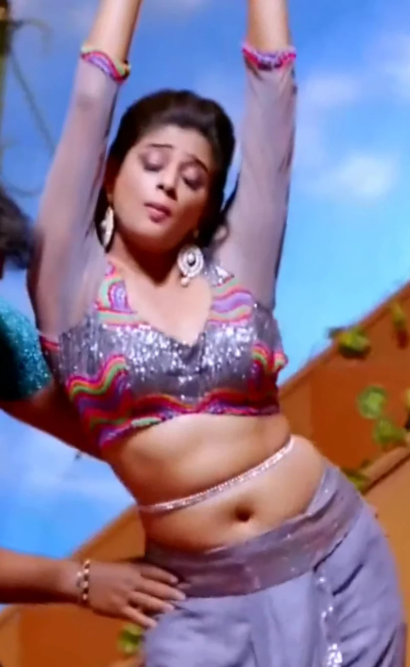 priyamani navel chain saree hot south indian actress
