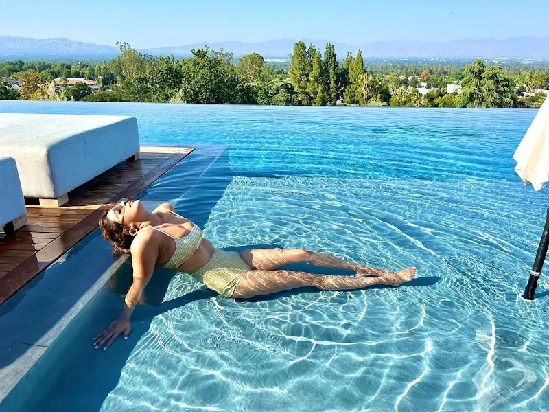 Priyanka Chopra bikini pool cleavage sexy body Priyanka Chopra bikini pool cleavage sexy body