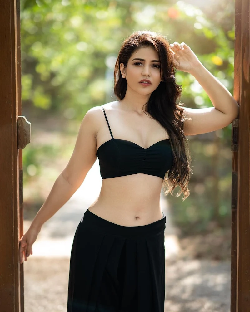 Priyanka Jawalkar cleavage navel black tiny top hot south actress Priyanka Jawalkar cleavage navel black tiny top hot south actress