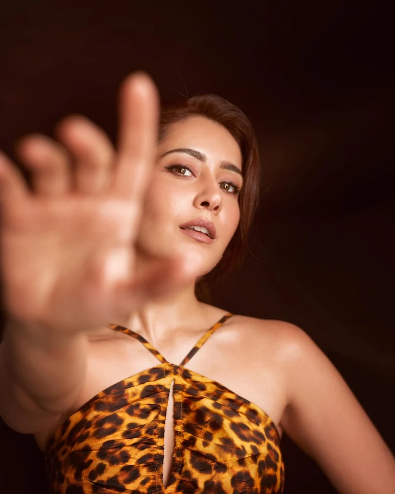Raashi Khanna sexy legs leopard printed dress Raashi Khanna sexy legs leopard printed dress