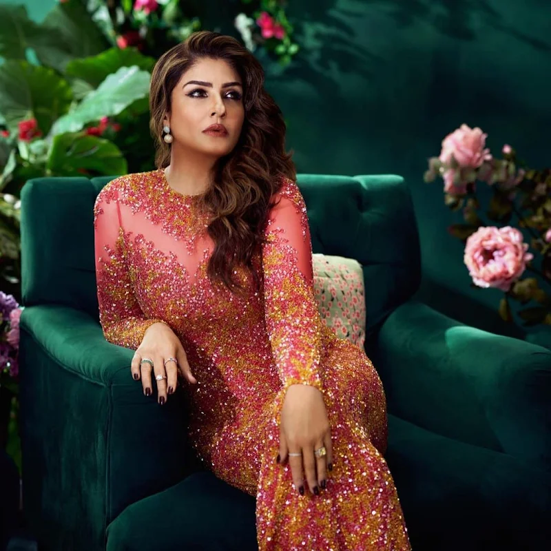 Raveena Tandon hot tight dress