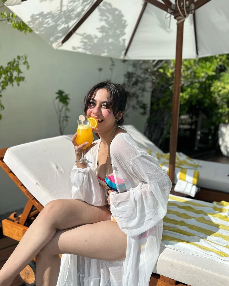 Reem Sameer bikini cleavage sexy legs Reem Sameer bikini cleavage sexy legs