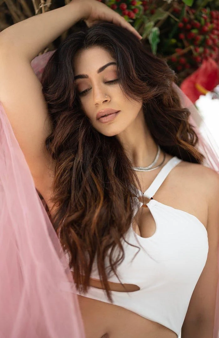 Reyhna Pandit white swimsuit curvy body Reyhna Pandit white swimsuit curvy body