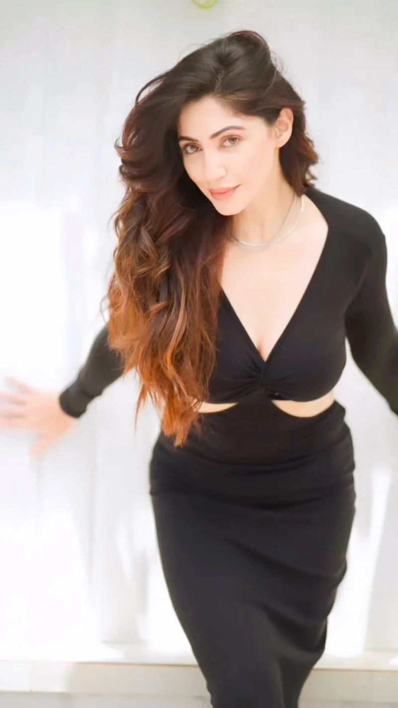 Reyhna curvy body black dress indian tv actress