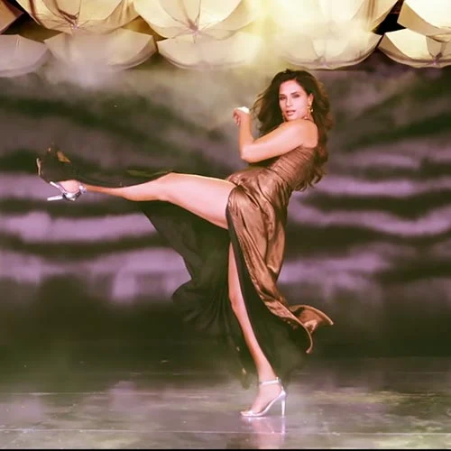 richa chadha sexy legs hot actress gangs of wasseypur