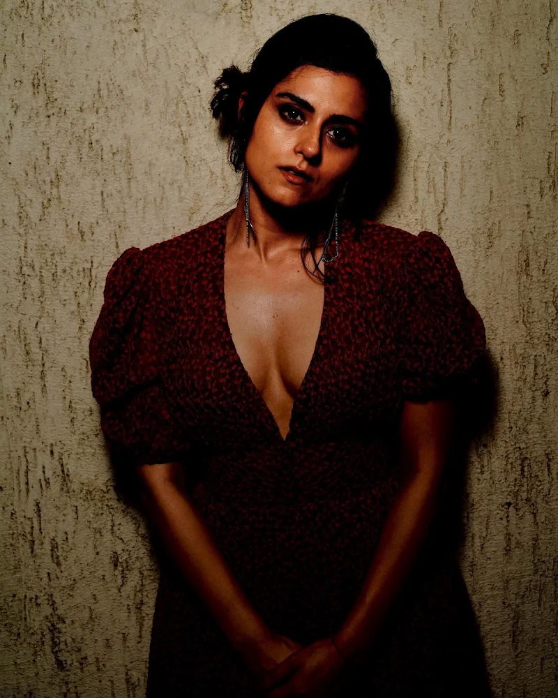 ridhi dogra cleavage dress jawan actress ridhi dogra cleavage dress jawan actress