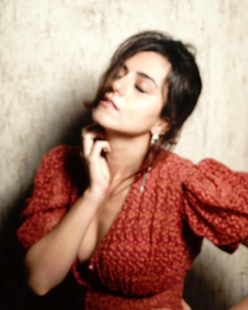 ridhi dogra cleavage dress jawan actress ridhi dogra cleavage dress jawan actress