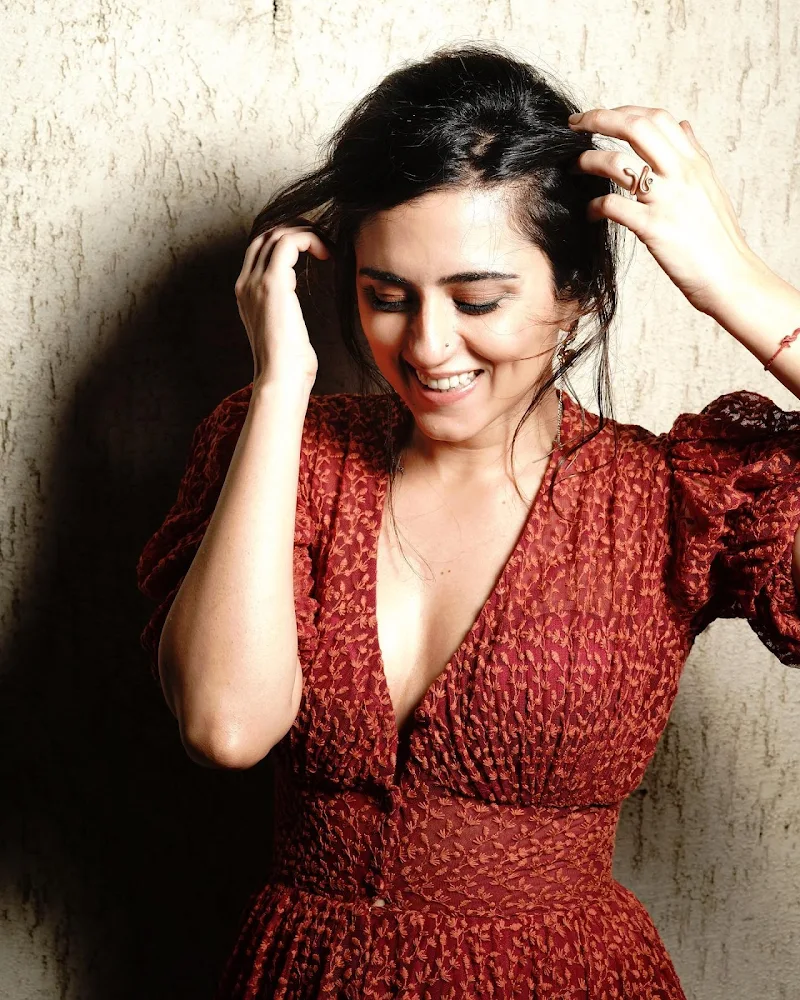 ridhi dogra cleavage dress jawan actress ridhi dogra cleavage dress jawan actress
