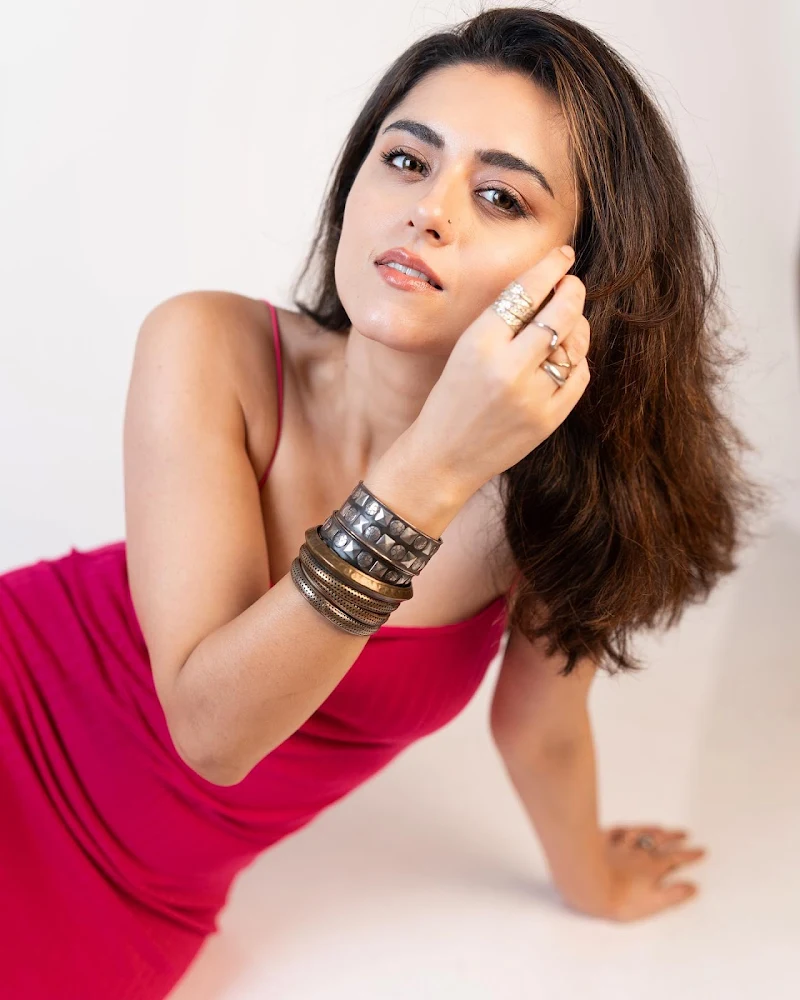 ridhi dogra red dress jawan hot actress