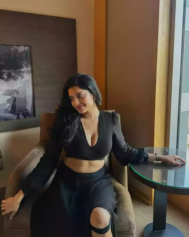 ritika singh cleavage black outfit curvy indian actress ritika singh cleavage black outfit curvy indian actress