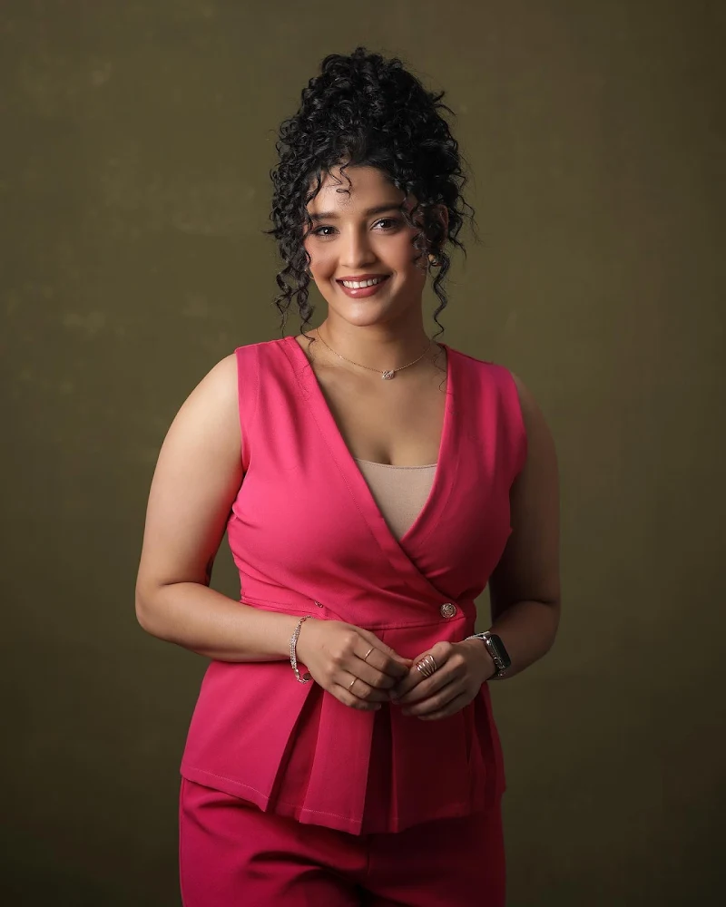 Ritika Singh curvy body pink outfit kolai actress Ritika Singh curvy body pink outfit kolai actress
