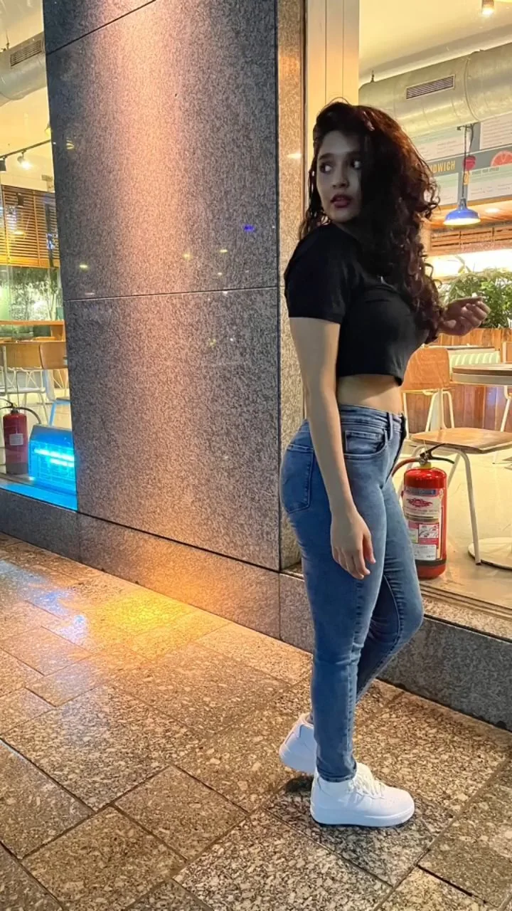 Ritika Singh curvy jeans top Ritika Singh curvy jeans top