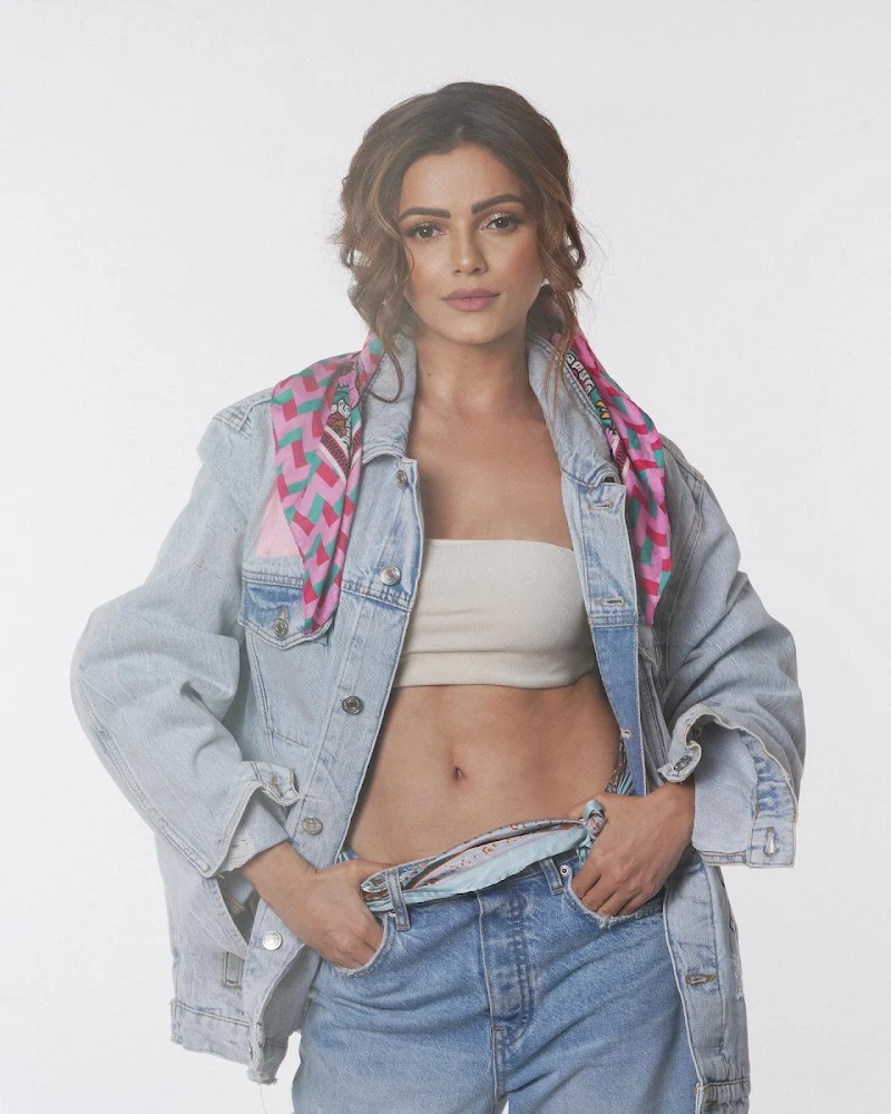 rubina dilaik navel denim stylish look rubina dilaik navel denim stylish look