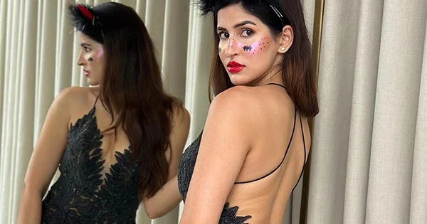 Sakshi Malik flaunted her sexy back in this stylish black outfit for Halloween.