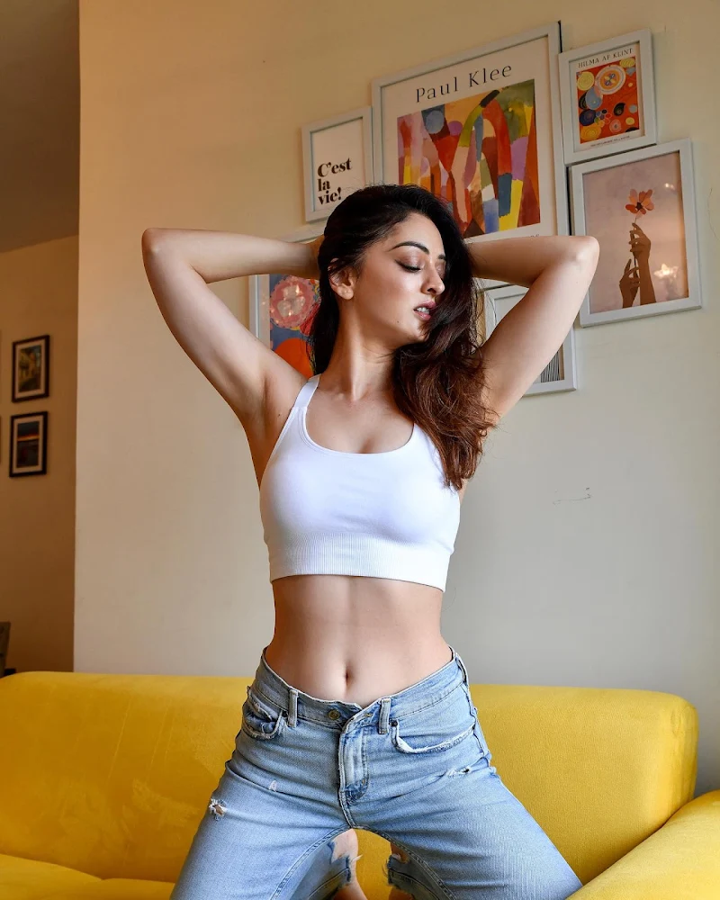 Sandeepa Dhar crop top jeans navel Sandeepa Dhar crop top jeans navel