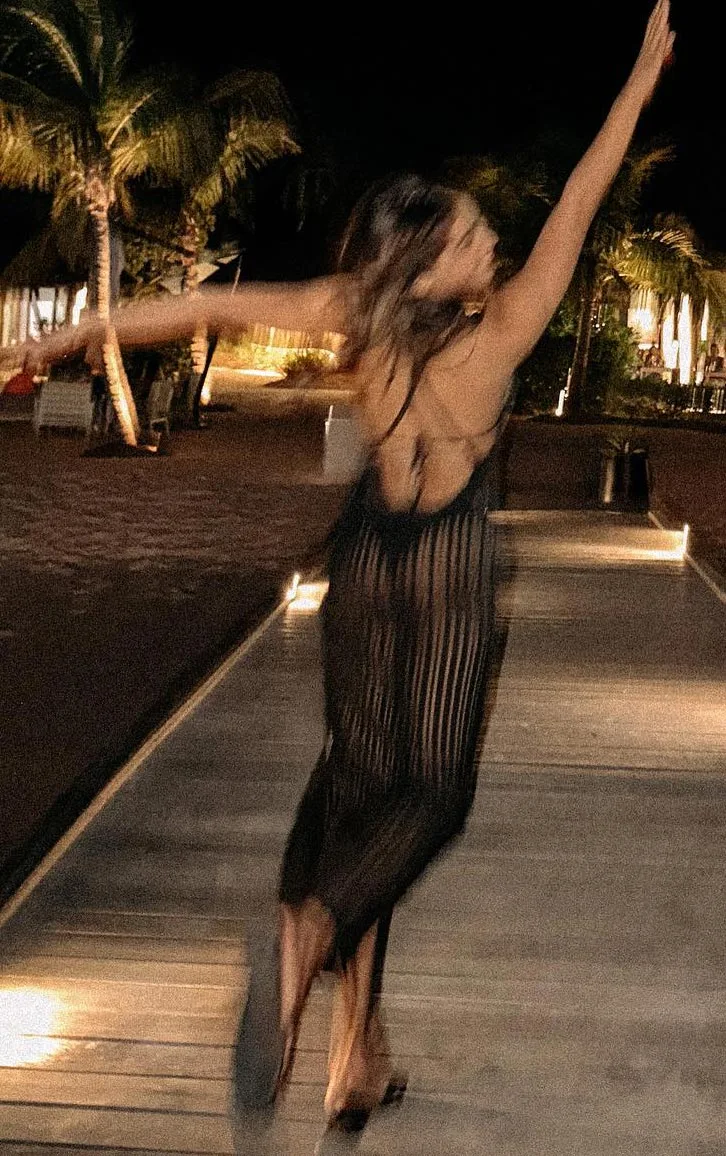 saniya iyappan black bikini cleavage sexy body