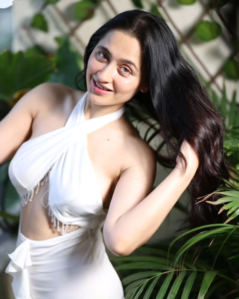 Sanjeeda Shaikh white oufit hot actress