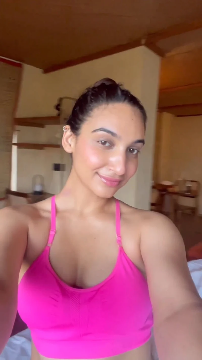 Sapna Malik pink bra top cleavage roadies hot contestant Sapna Malik pink bra top cleavage roadies hot contestant
