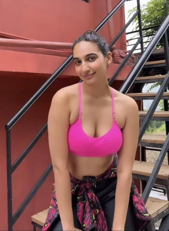 Sapna Malik pink bra top cleavage roadies hot contestant Sapna Malik pink bra top cleavage roadies hot contestant