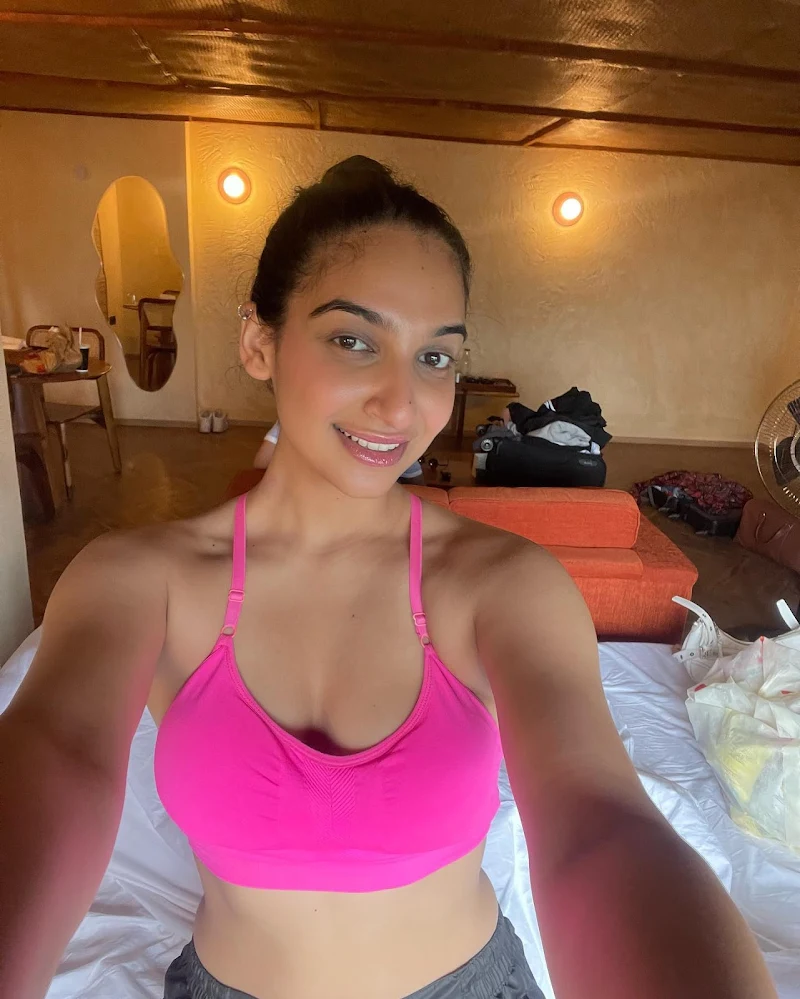 Sapna Malik pink bra top cleavage roadies hot contestant Sapna Malik pink bra top cleavage roadies hot contestant