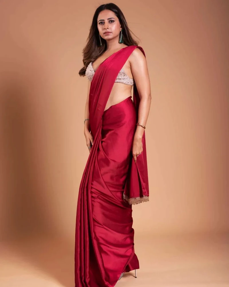 Sargun Mehta saree tiny blouse hot actress Sargun Mehta saree tiny blouse hot actress