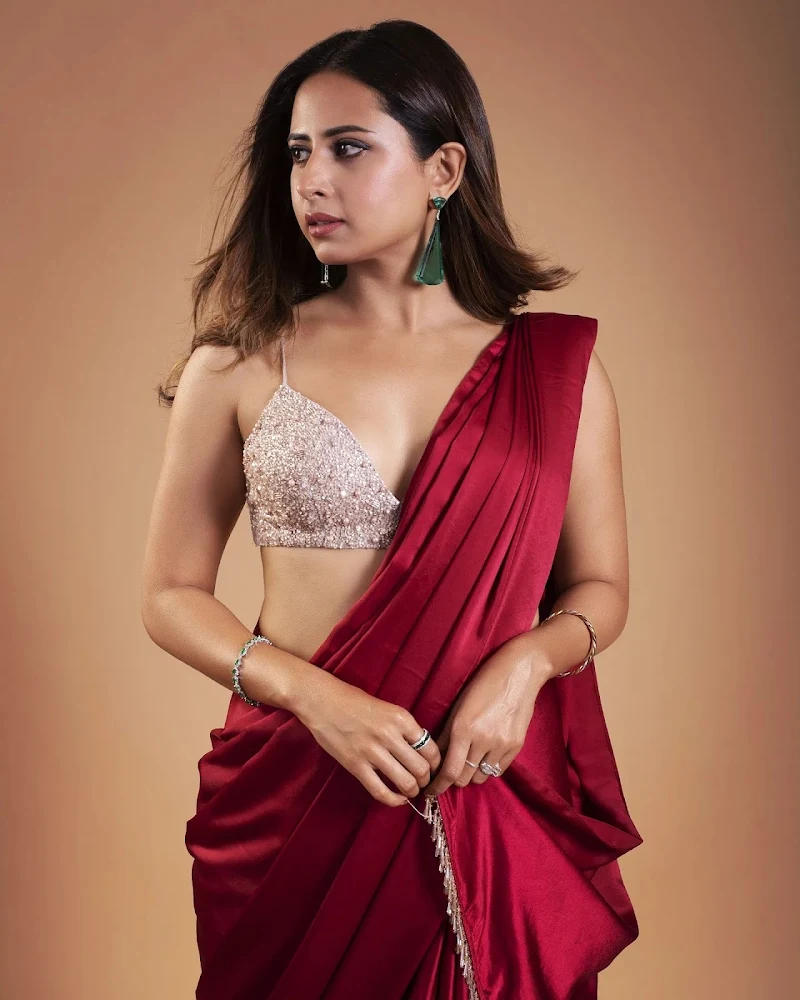 Sargun Mehta saree tiny blouse hot actress Sargun Mehta saree tiny blouse hot actress