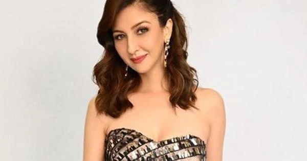 Saumya Tandon looks breathtaking in this off shoulder dress.