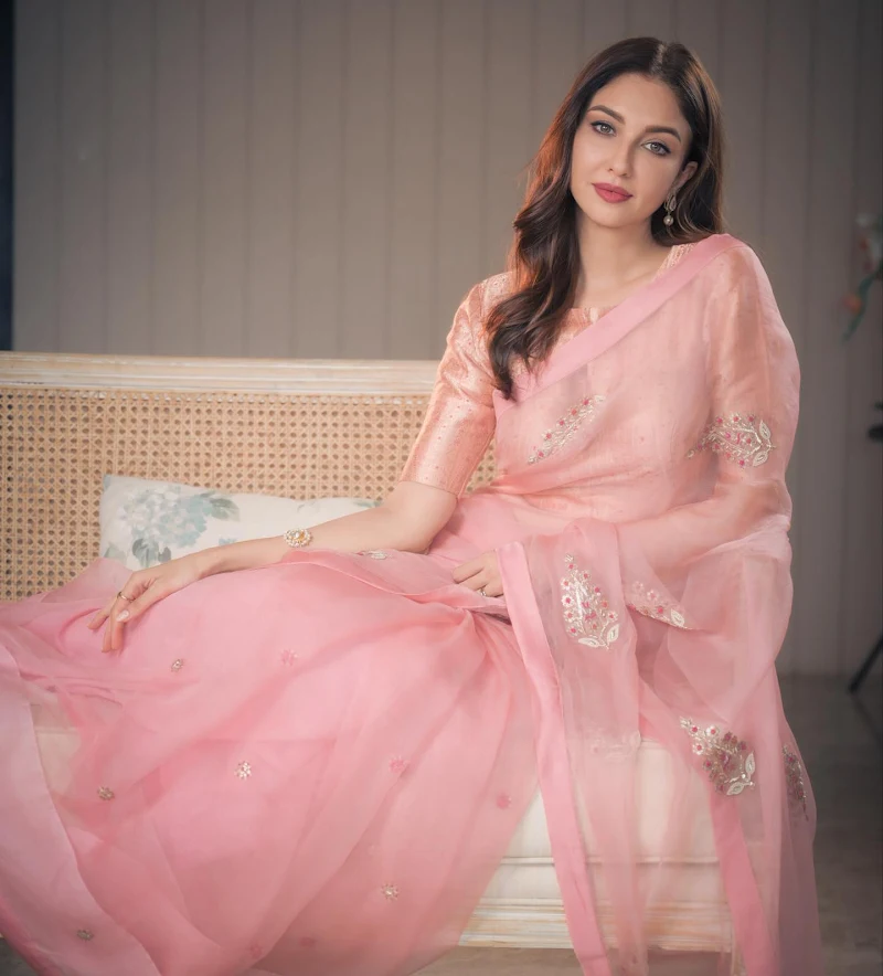 saumya tandon pink saree hot bhabhi actress