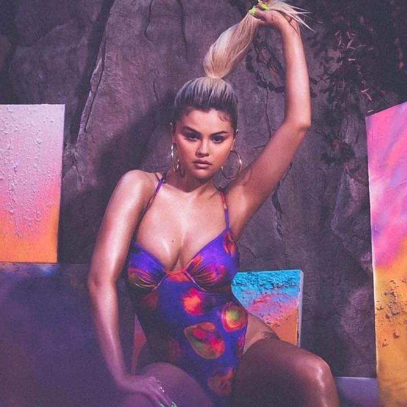 Selena Gomez bikini swimsuit curvy body cleavage Selena Gomez bikini swimsuit curvy body cleavage