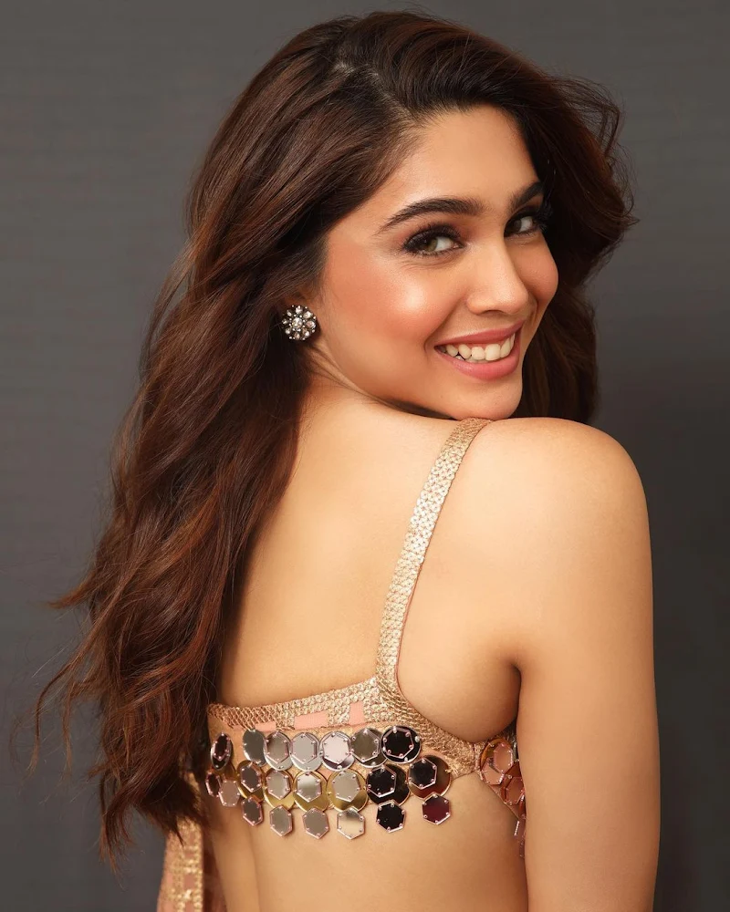 Sharvari saree hot actress bunty aur babli Sharvari saree hot actress bunty aur babli
