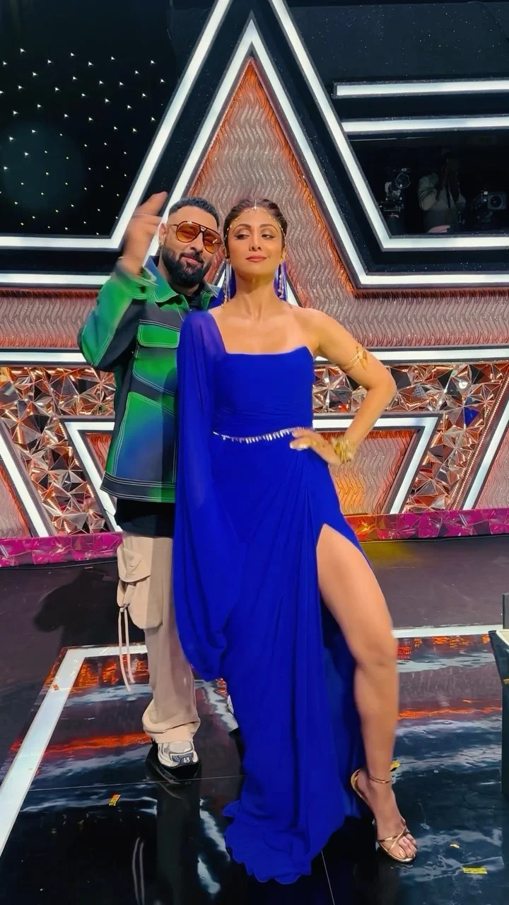 Shilpa Shetty high slit blue dress sexy legs slim figure Shilpa Shetty high slit blue dress sexy legs slim figure