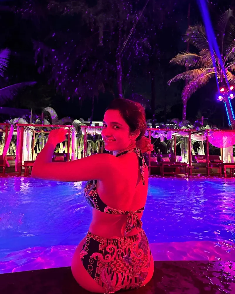 shirley setia bikini sexy body