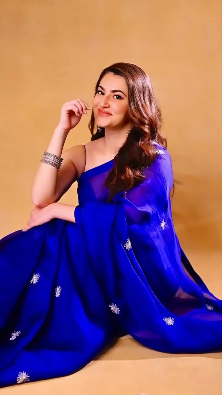 Shivaleeka Oberoi blue saree khuda haafiz actress Shivaleeka Oberoi blue saree khuda haafiz actress