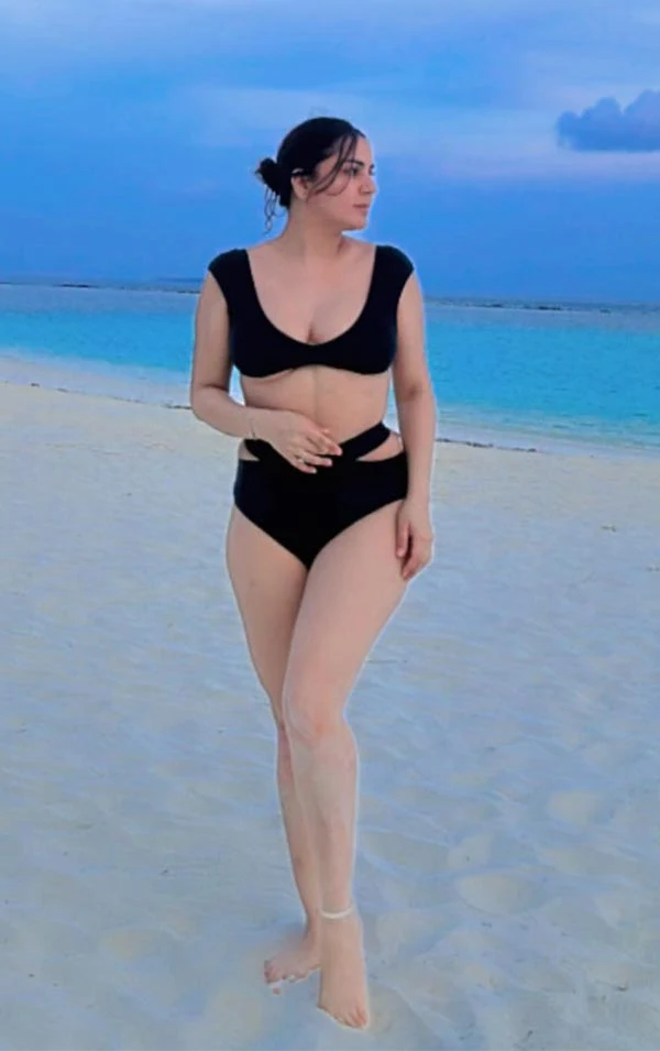 shraddha arya black bikini preeta kundali bhagya shraddha arya black bikini preeta kundali bhagya