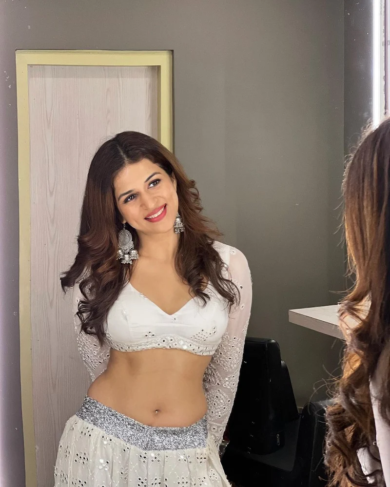 Shraddha Das navel hot south indian actress
