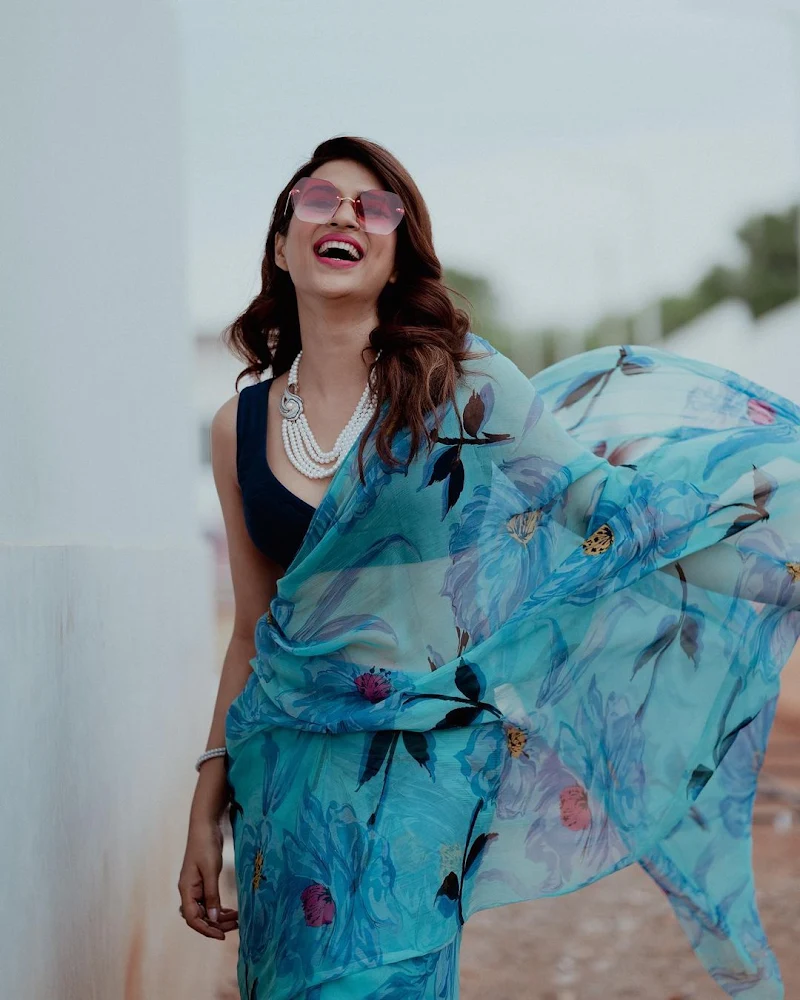 Shraddha Das saree navel hot south indian actress