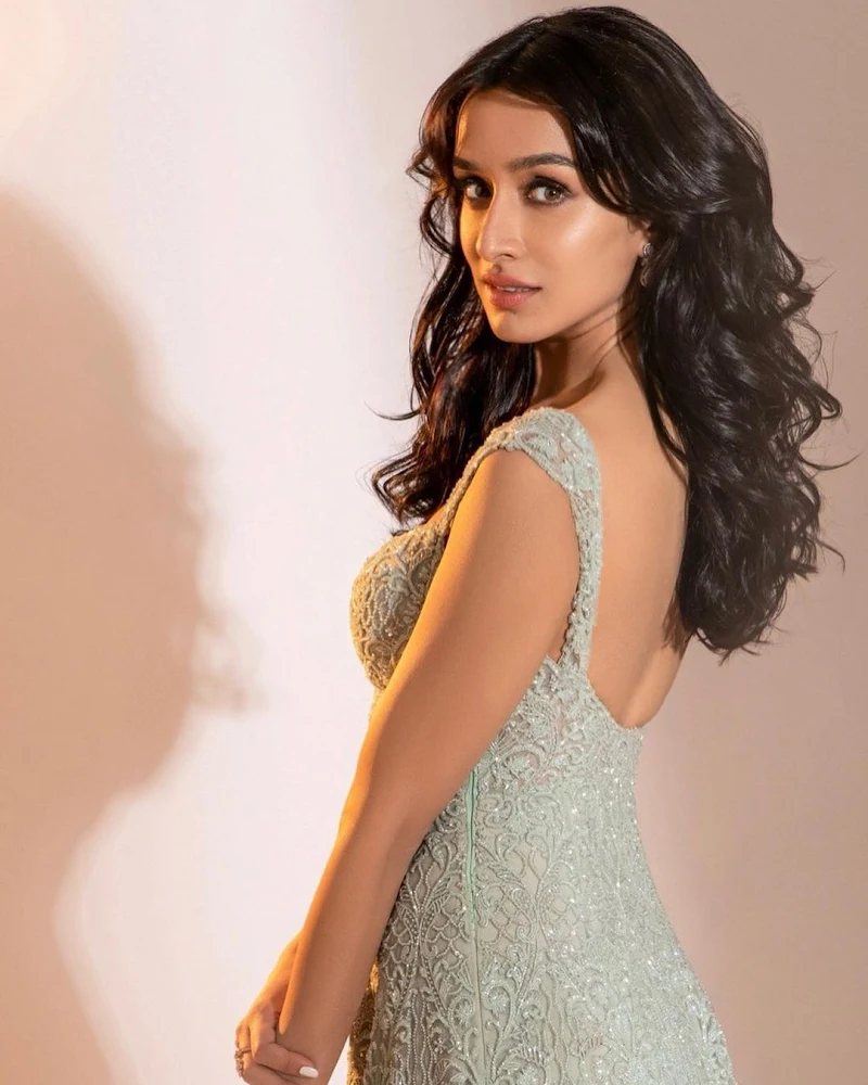 Shraddha Kapoor backless dress hot actress Shraddha Kapoor backless dress hot actress