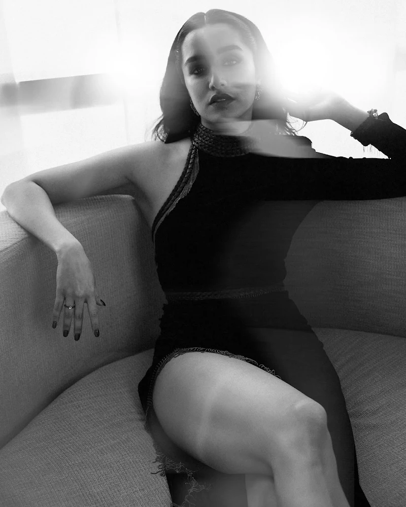 Shraddha Kapoor thighs sexy legs