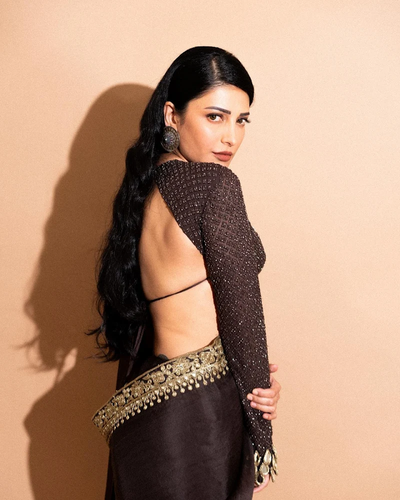 shruti haasan backless sheer saree hot actress salaar shruti haasan backless sheer saree hot actress salaar