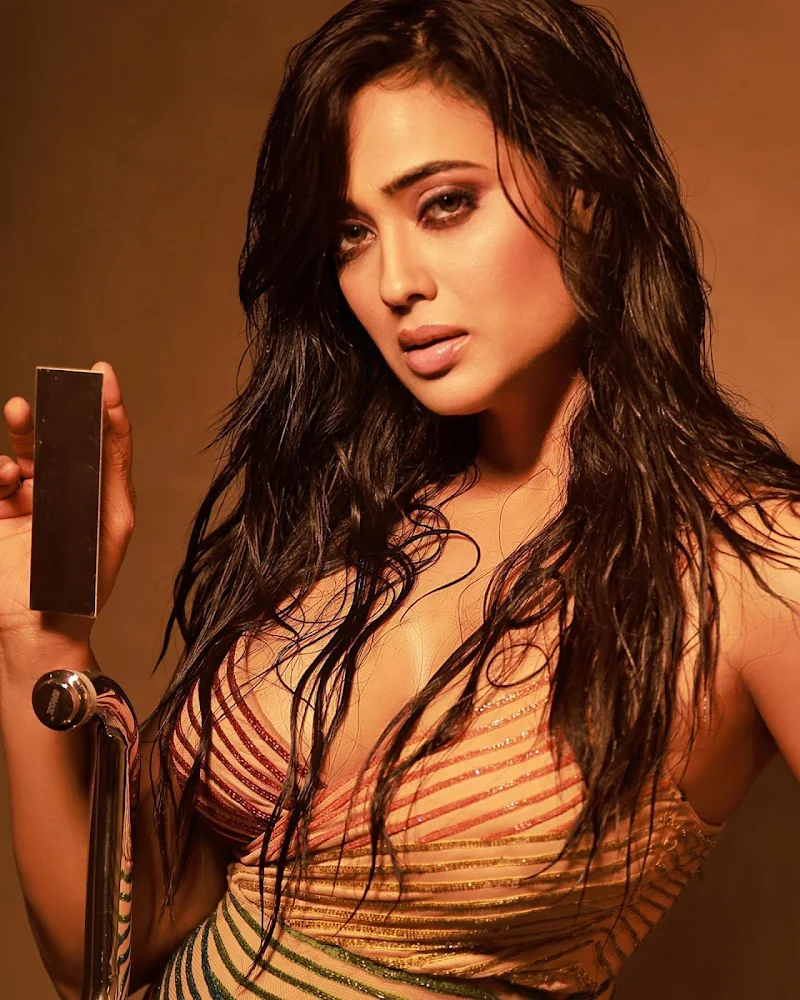 Shweta Tiwari cleavage curvy tight dress Shweta Tiwari cleavage curvy tight dress
