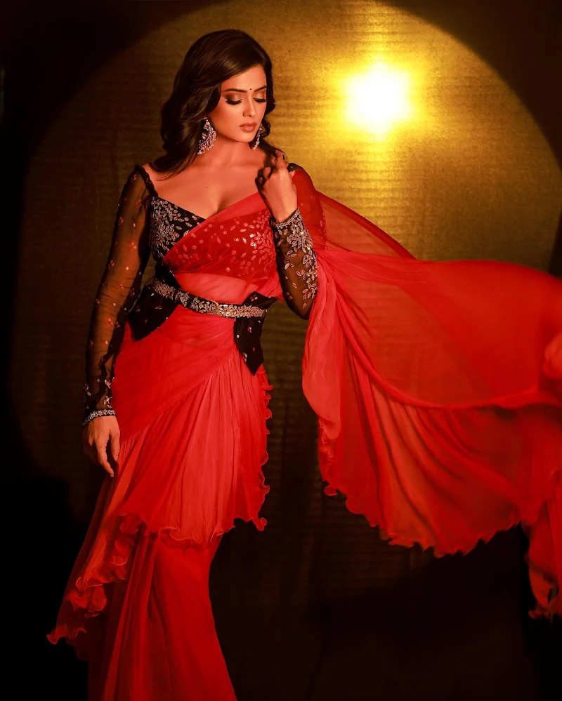 Shweta Tiwari cleavage red saree hot photoshoot Shweta Tiwari cleavage red saree hot photoshoot