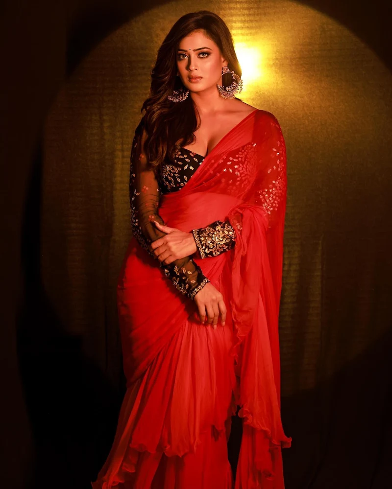 Shweta Tiwari cleavage red saree hot photoshoot Shweta Tiwari cleavage red saree hot photoshoot