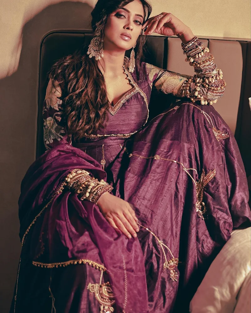 Shweta Tiwari indian outfit stunning hot look
