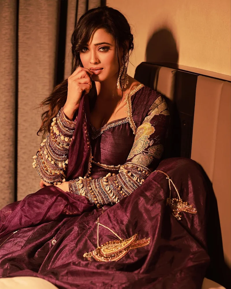 Shweta Tiwari indian outfit stunning hot look